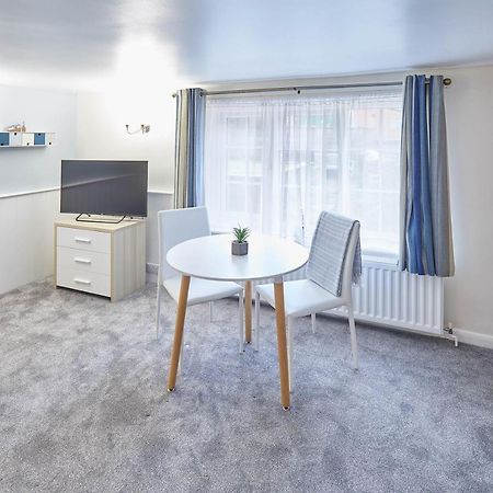 Host & Stay - Princess Place Studio Whitby Bagian luar foto