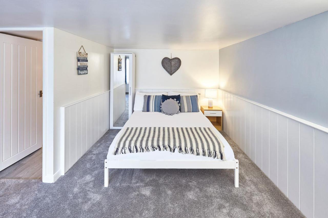 Host & Stay - Princess Place Studio Whitby Bagian luar foto