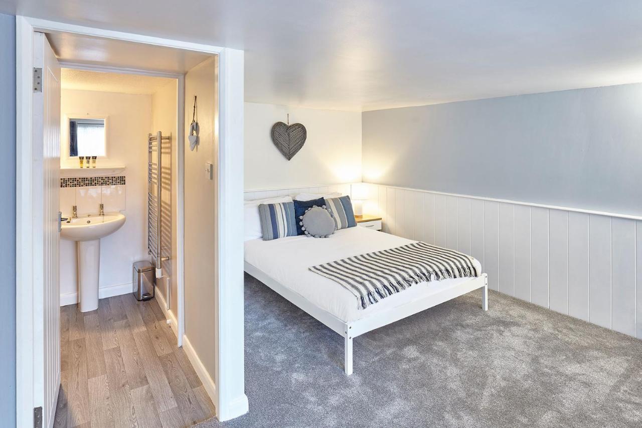Host & Stay - Princess Place Studio Whitby Bagian luar foto