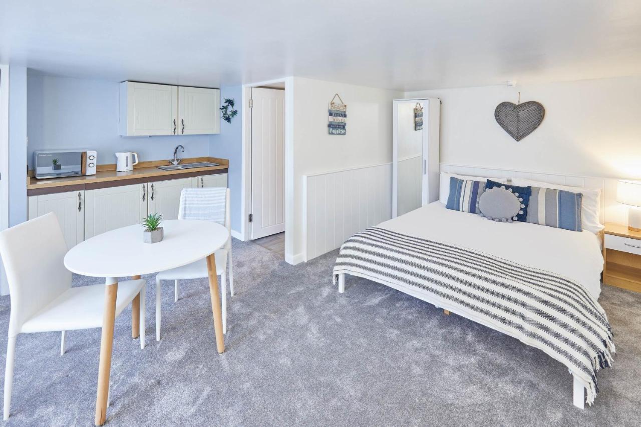 Host & Stay - Princess Place Studio Whitby Bagian luar foto