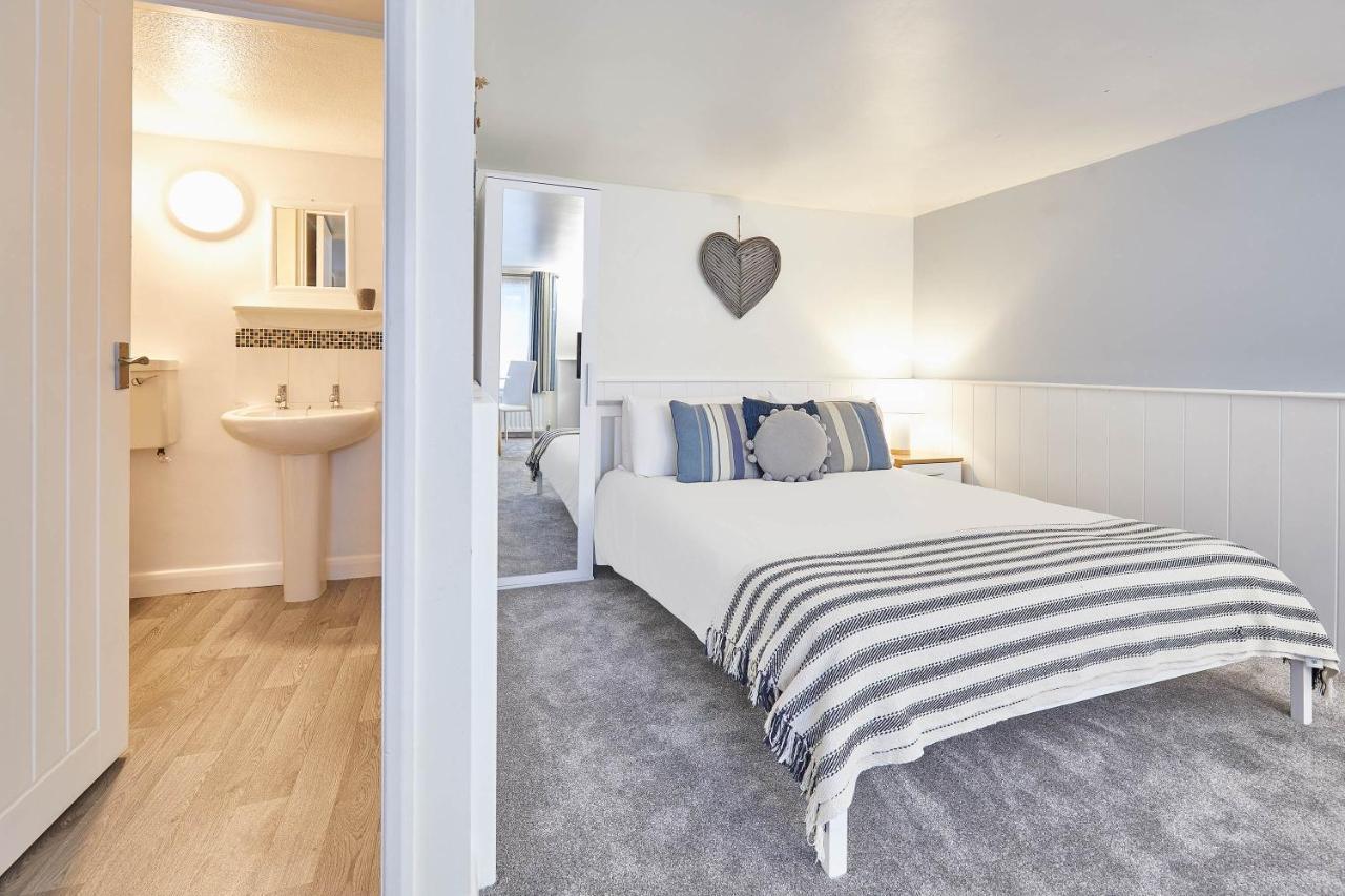 Host & Stay - Princess Place Studio Whitby Bagian luar foto