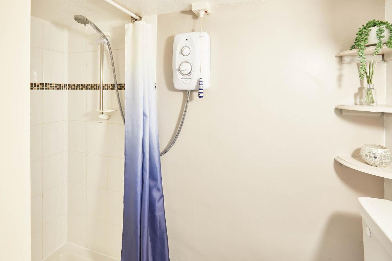 Host & Stay - Princess Place Studio Whitby Bagian luar foto